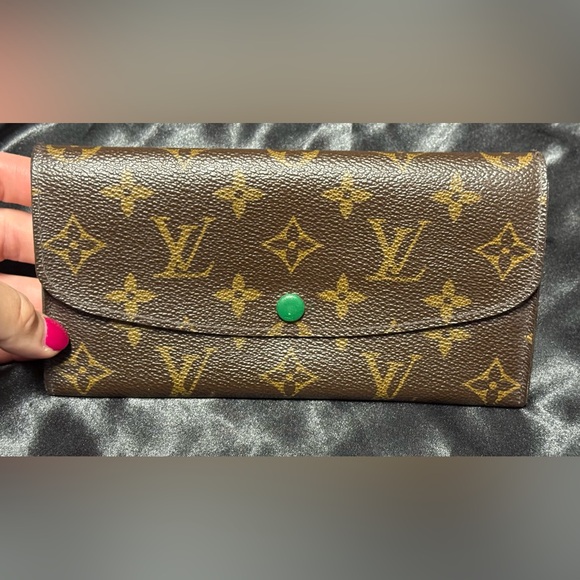 Louis Vuitton Handbags - Louis Vuitton green Emilie wallet